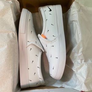 Women’s New Nike Slip-On sz9